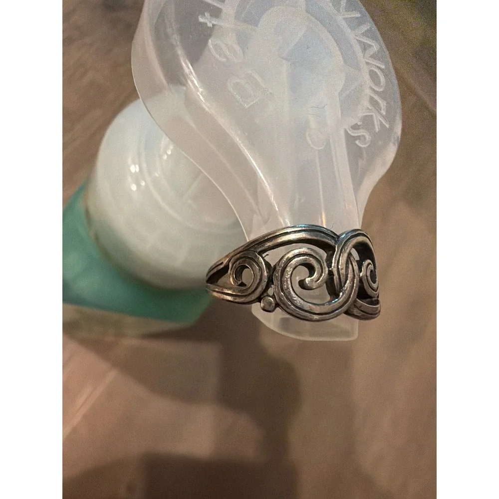 James Avery Sterling Silver Scroll Band Ring Size 7.5 Scrollwork Swirl retired